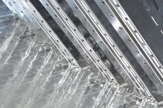 Steel meets liquid Zinc (450°C). The result is hot-dip galvanizing, the highest corrosion protection.