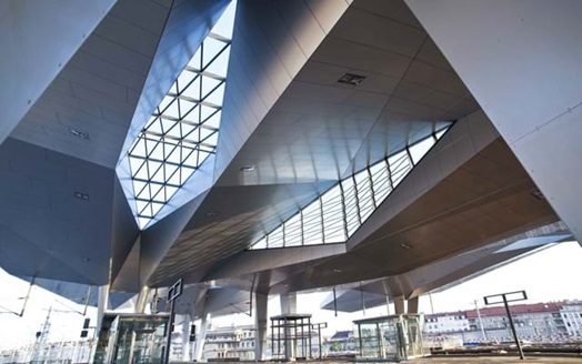 Spectacular roof construction of main train station in Vienna, based on hot-dip galvanized steel construction.